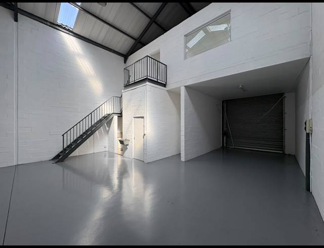 200M² WAREHOUSE TO LET IN ASLA PARK